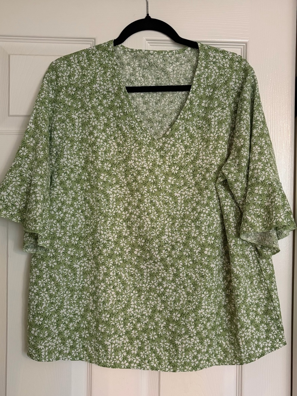 Neot Amazon Green Floral V-Neck Blouse 3/4 length sleeves, XL